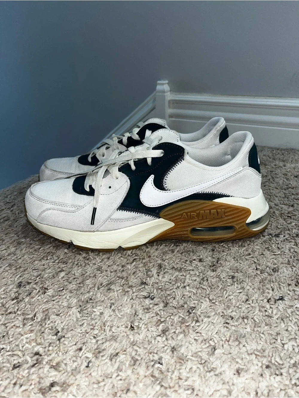 Nike Low-Top Air Max Sneakers in White, gray & Green